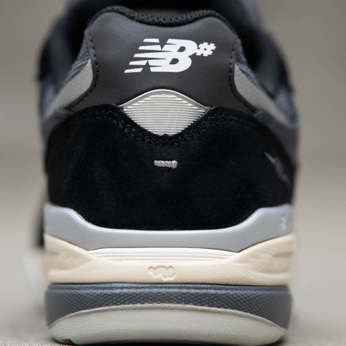 + Andrew Reynolds Numeric 933 'Black Eclipse'