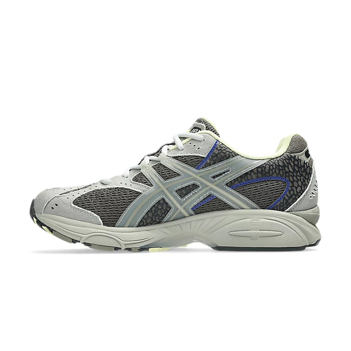 + 18 EAST Gel-Nimbus 10.1 'Canteen Abbey Stone'