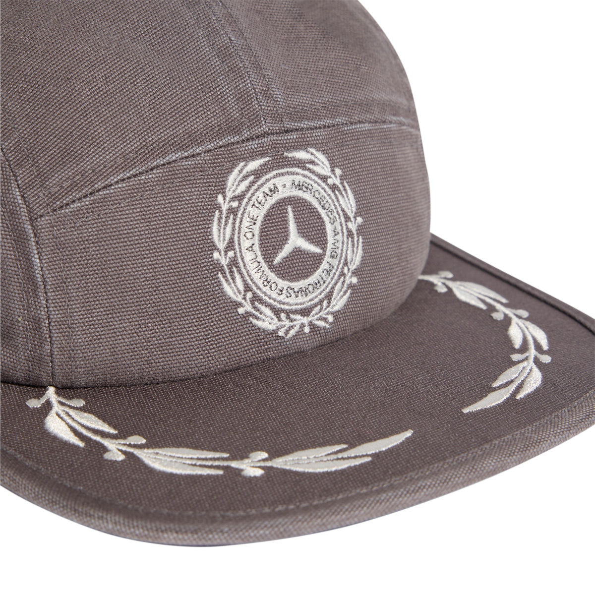 + AMG Petronas Formula 1 Team Silver Arrows Flat Cap 'Granite'