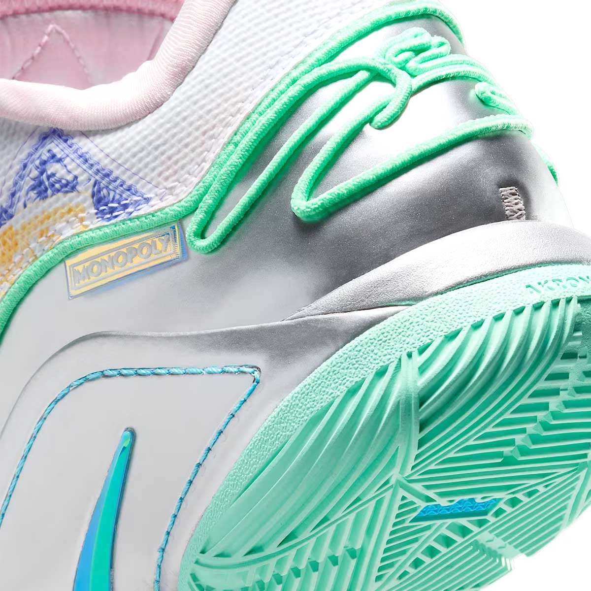 LeBron XXII 'Currency' EP 'White Green Glow'
