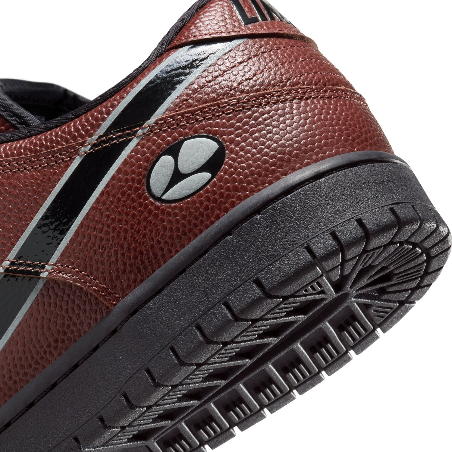 + Limosine Skateboards SB Dunk Low Pro 'Football'