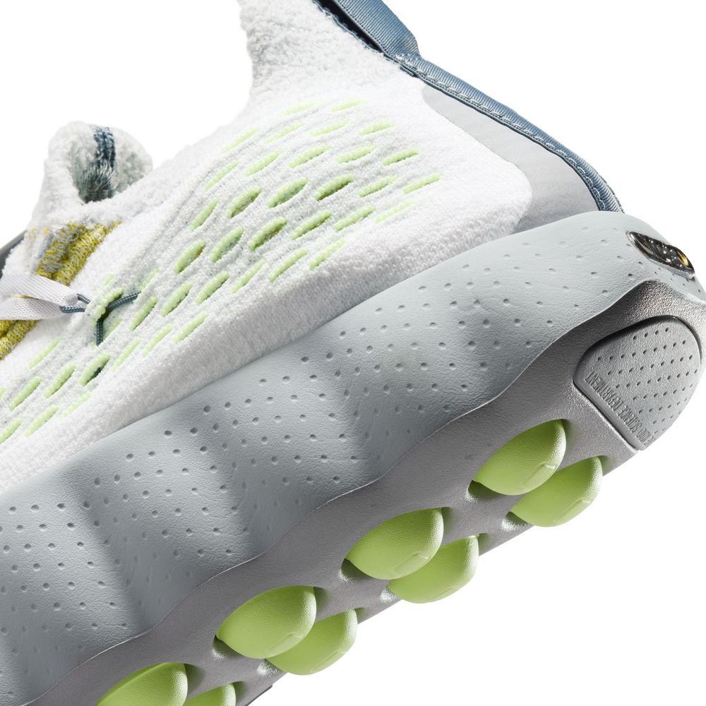 Mind 002 Flyknit QS 'White Barely Volt'