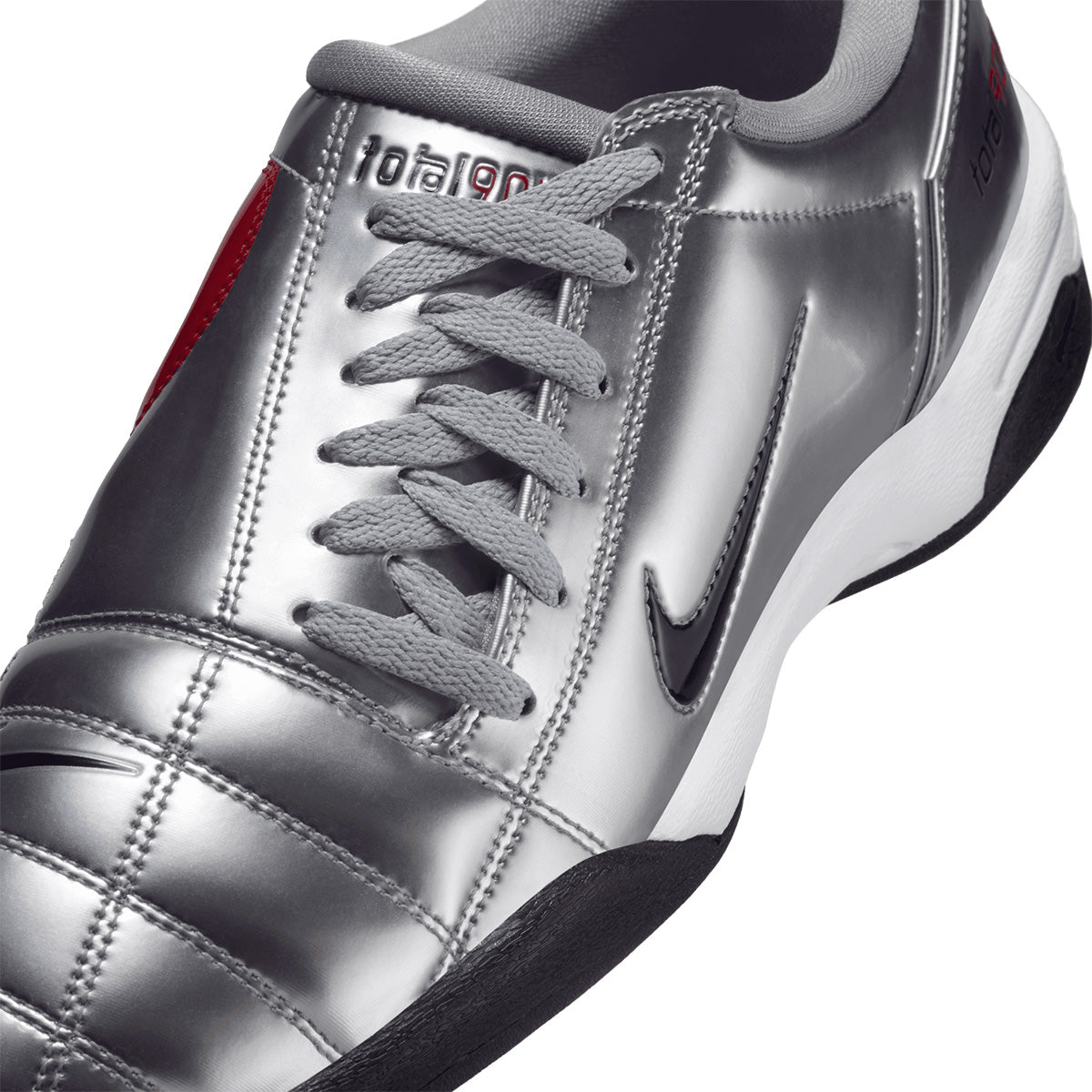 Total 90 III 'Metallic Silver Red'