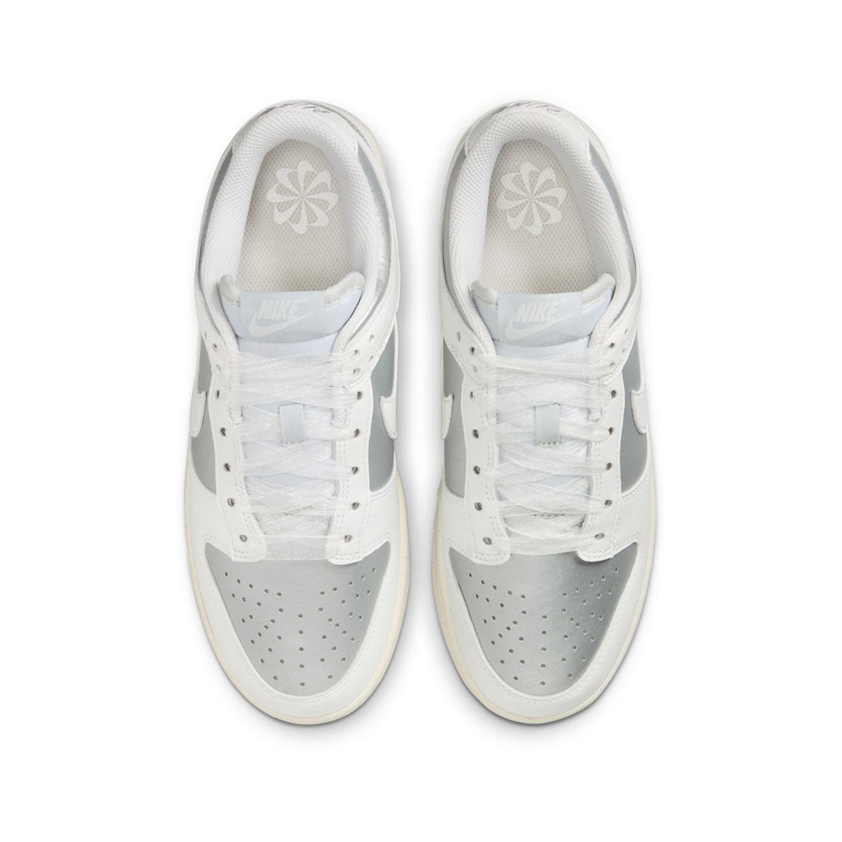 Wmns Dunk Low Next Nature 'Metallic Platinum'