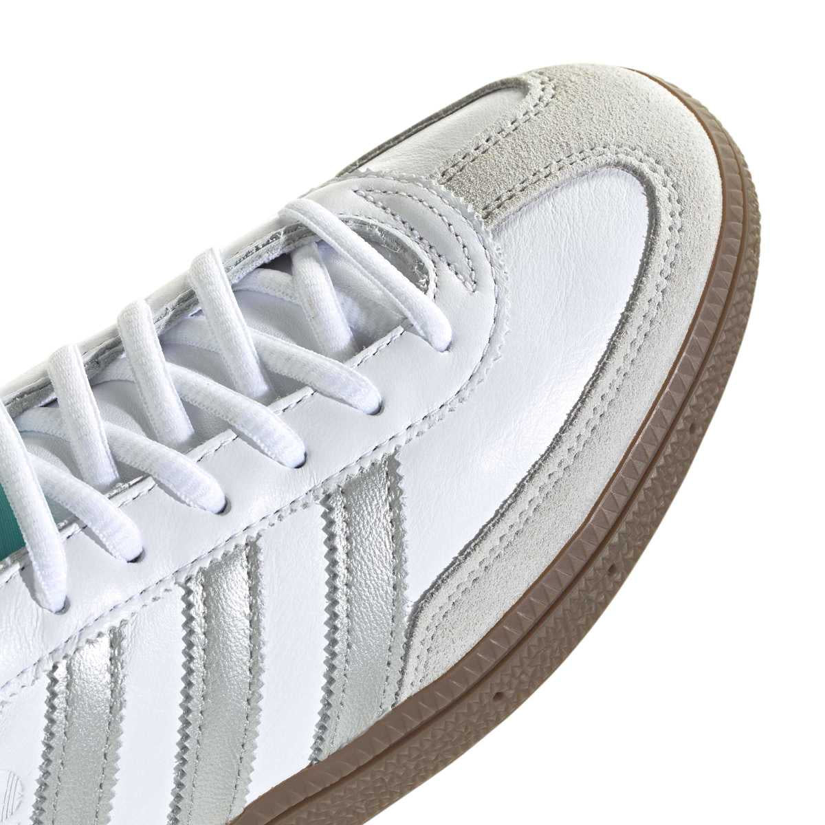 + Mercedes-AMG Petronas Handball Spezial 'Cloud White'