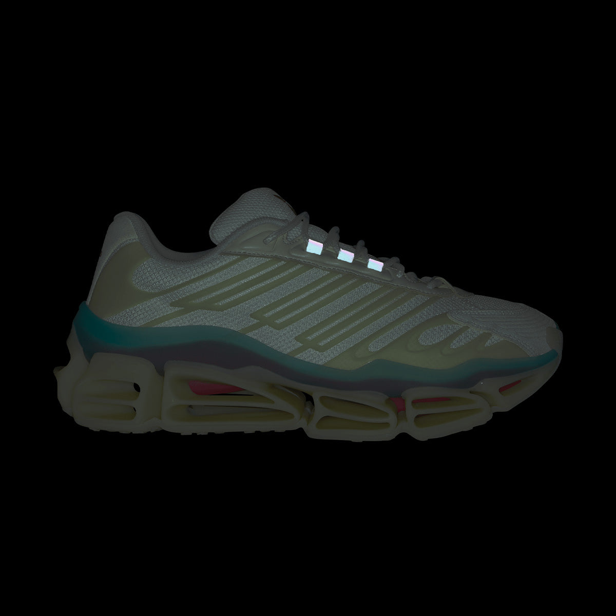 + Willy Chavarria Megaride 'Cream White Warm Vanilla Power Red'