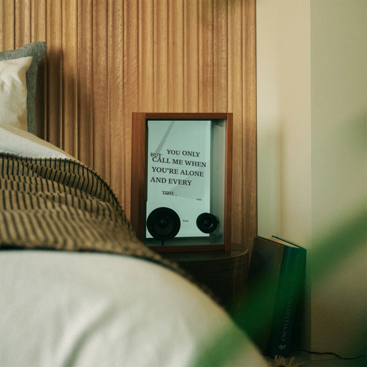 Lyric Speaker Box 'Oakwood'