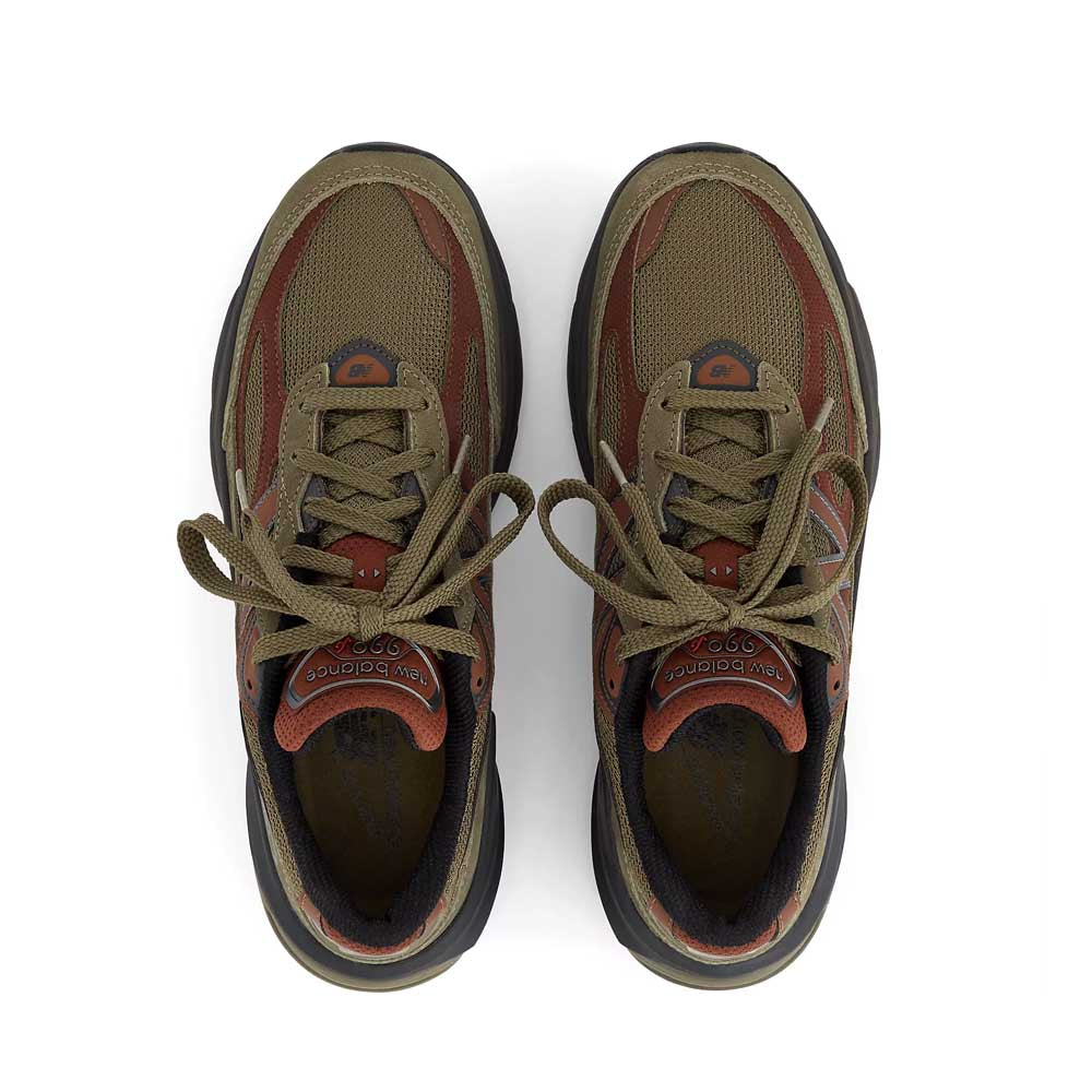 in USA 990v6 'Dark Oak'