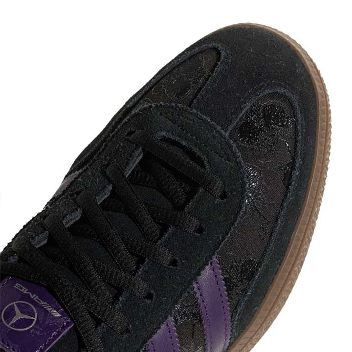 + Mercedes-AMG Petronas F1 Team Vanda Bloom Handball Spezial 'Core Black Purple Gum'