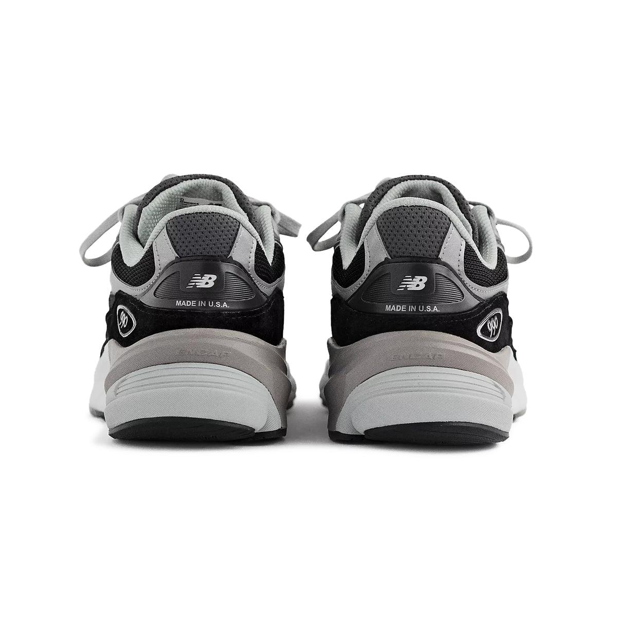 In USA 990v6 'Black White'