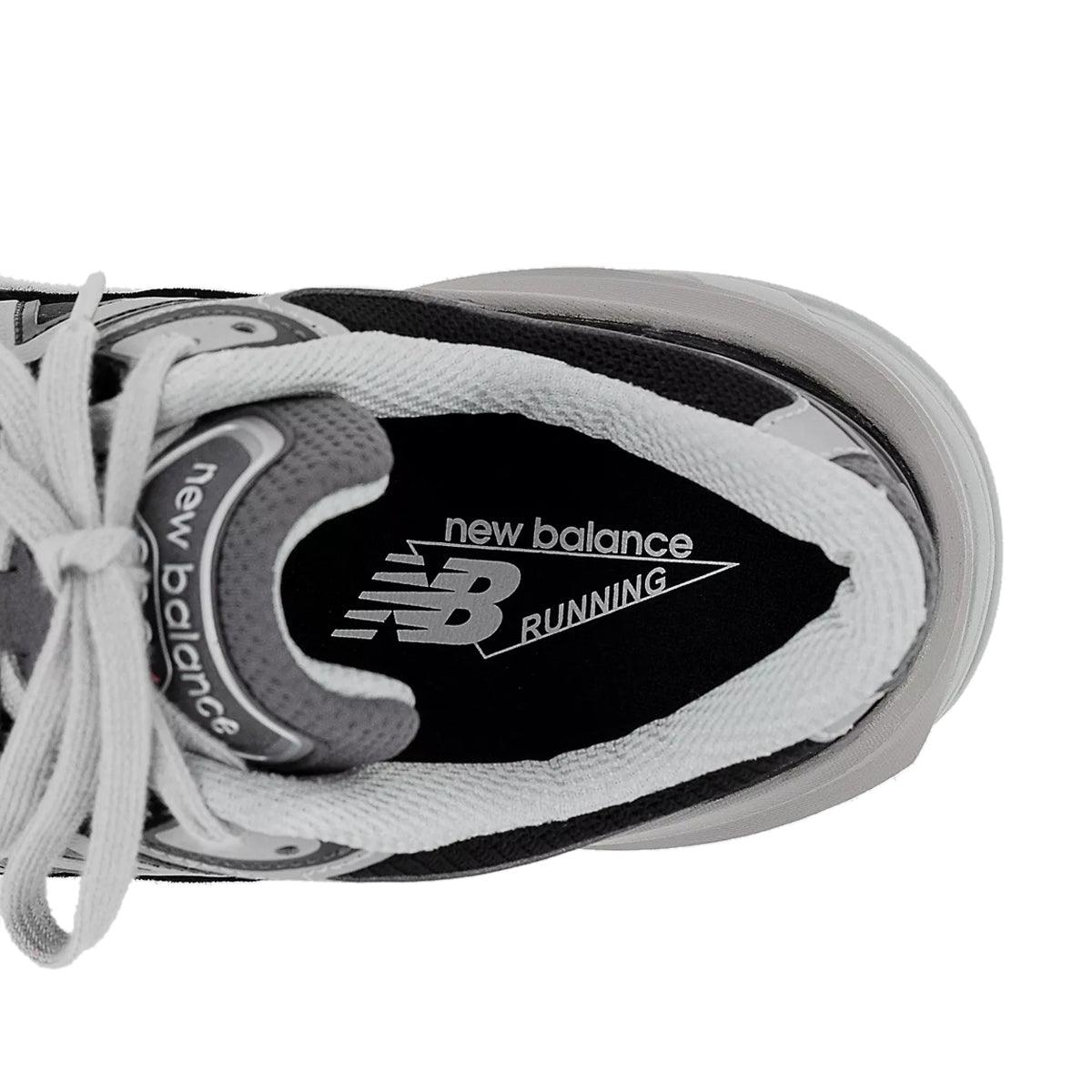 In USA 990v6 'Black White'