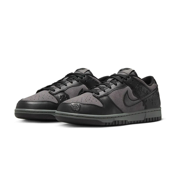 Wmns Dunk Low 'Black Roses'