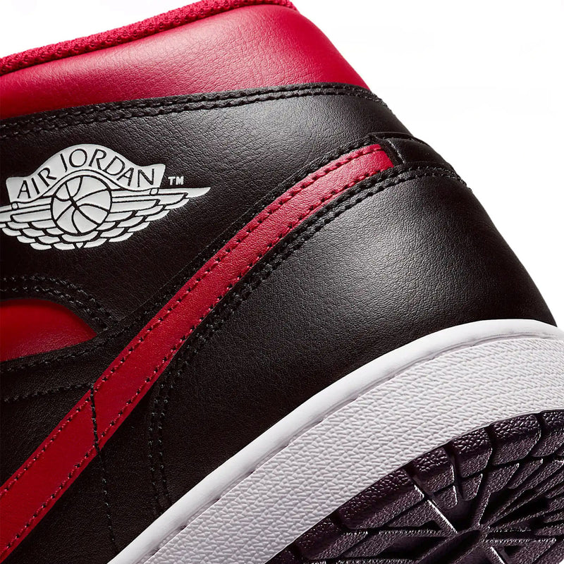 Air Jordan 1 Mid 'Bred'