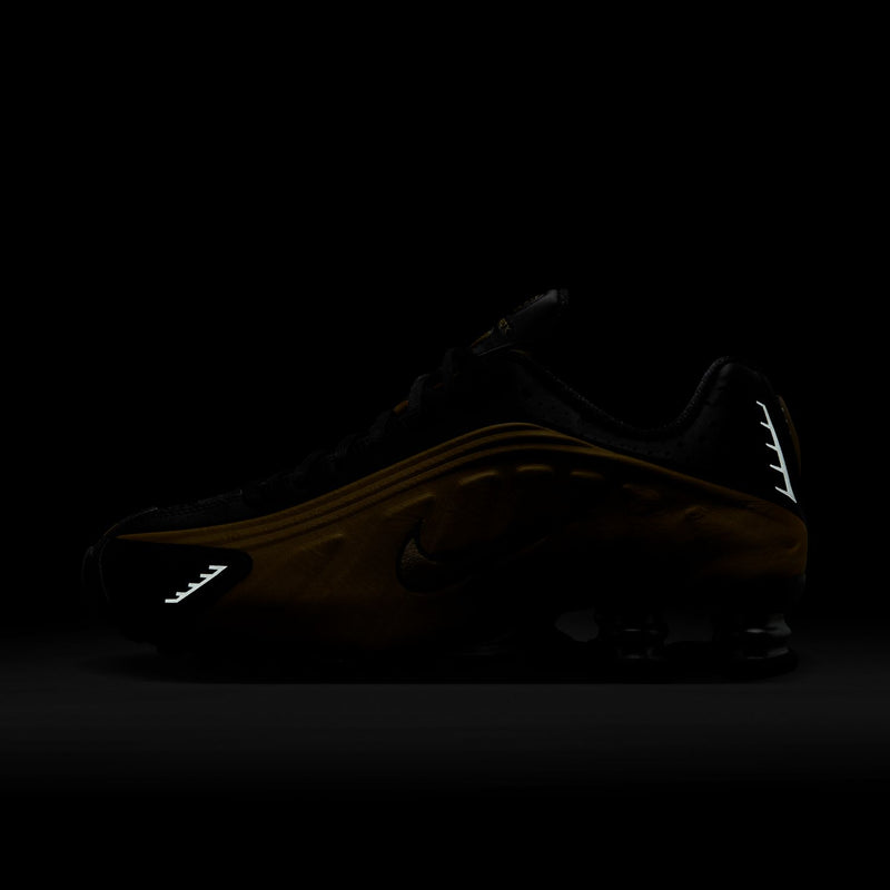 Wmns Shox R4 'Black Metallic Gold'