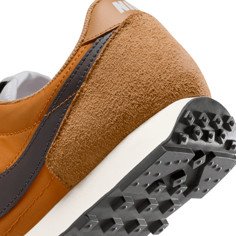 ◆正規品◆NIKE DAYBREAK SP FLAX MONARCH◆関税込◆男女共用◆ NIKE DBREAK SP FLAX/VELVET BROWN-MONARCH-WHITE（ナイキ デイ