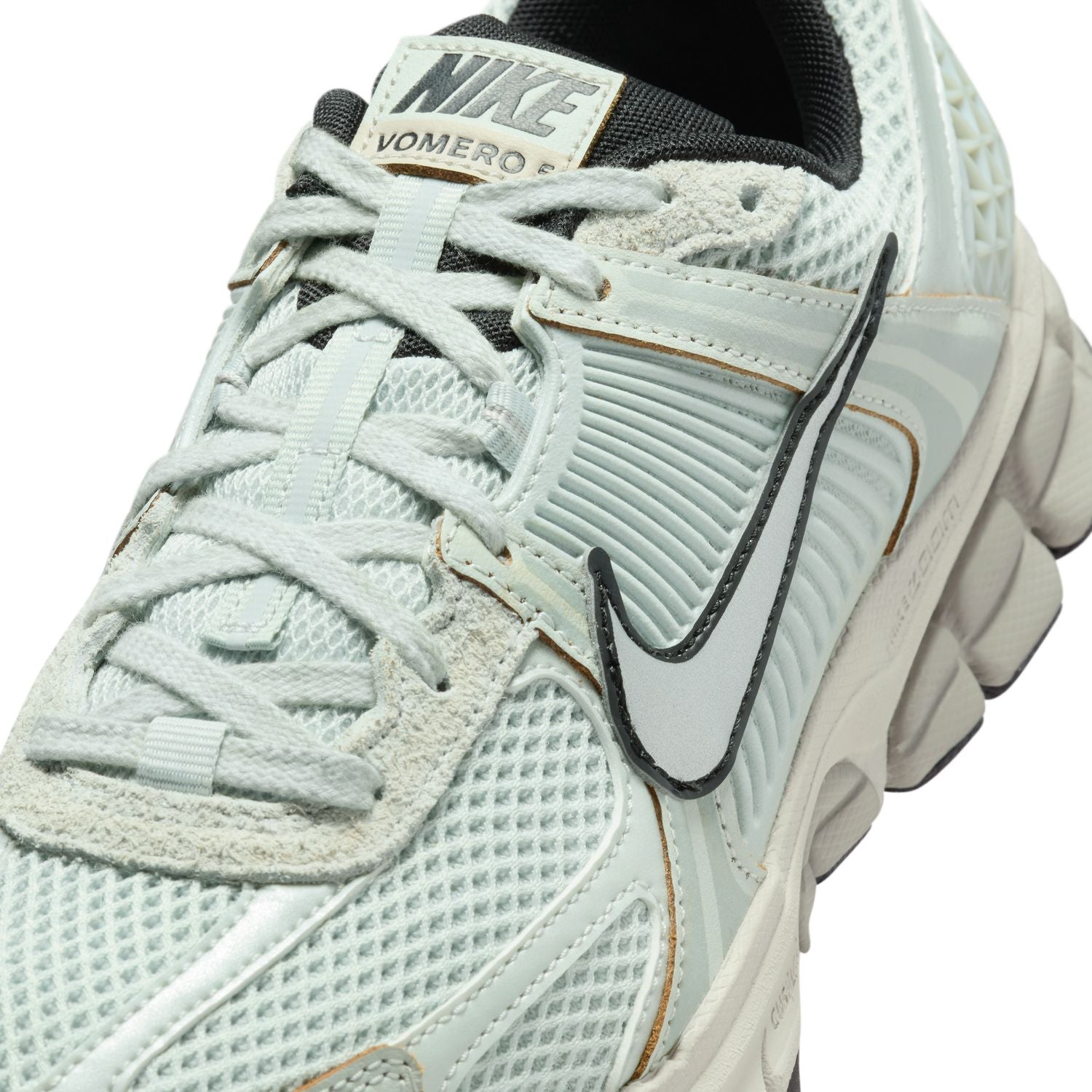 Wmns Zoom Vomero 5 'Light Silver Chrome'