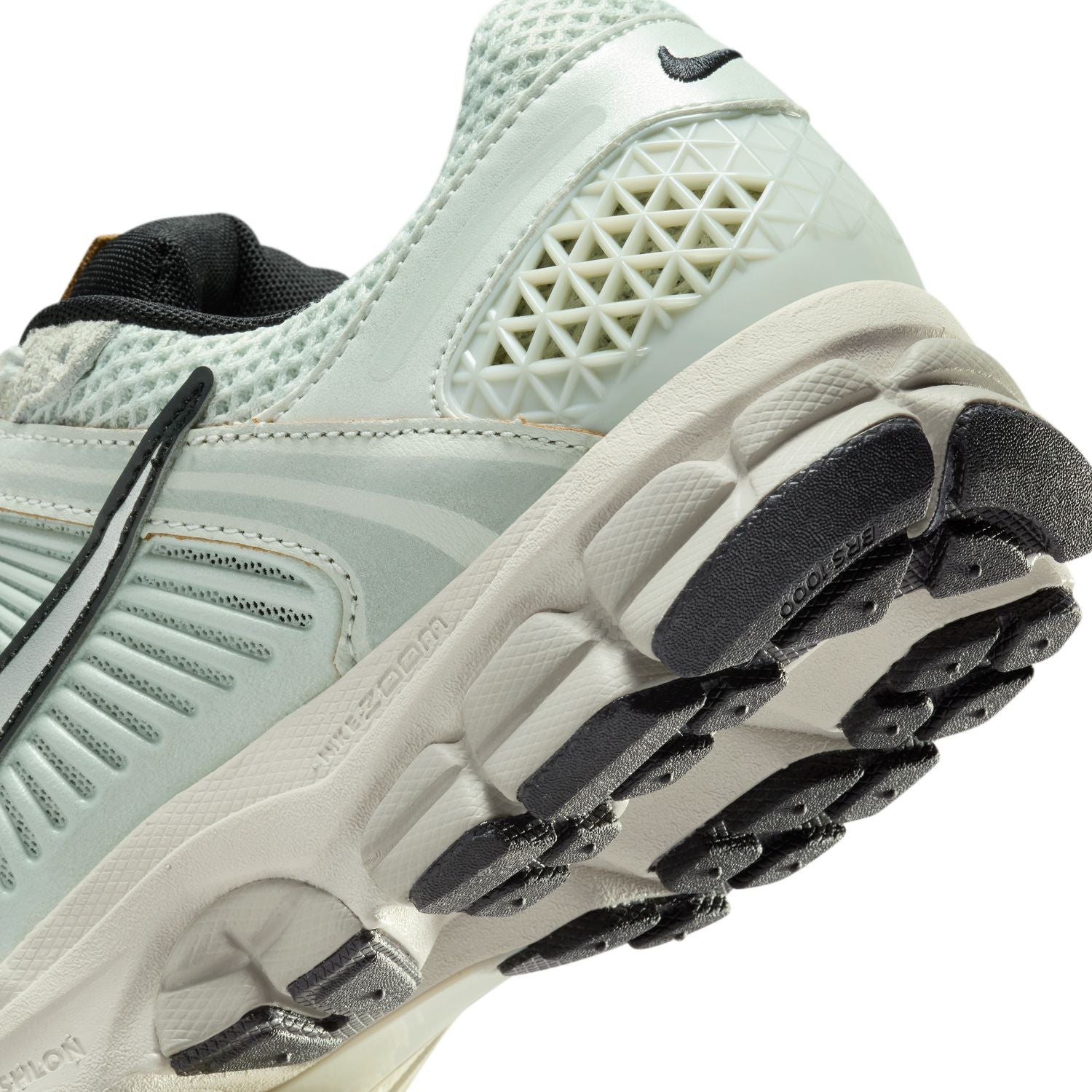 Wmns Zoom Vomero 5 'Light Silver Chrome'