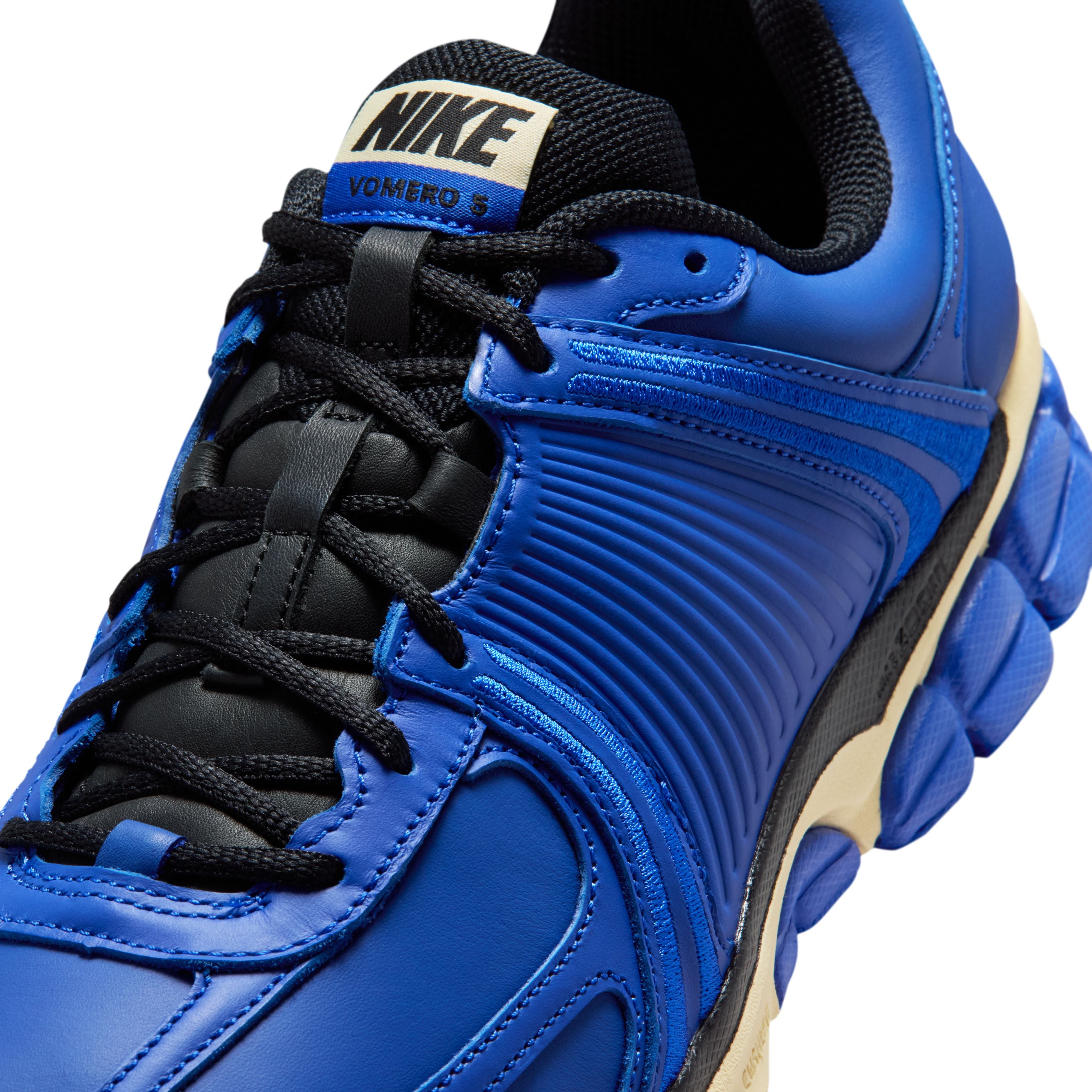 Zoom Vomero 5 QS 'Swoooshless'