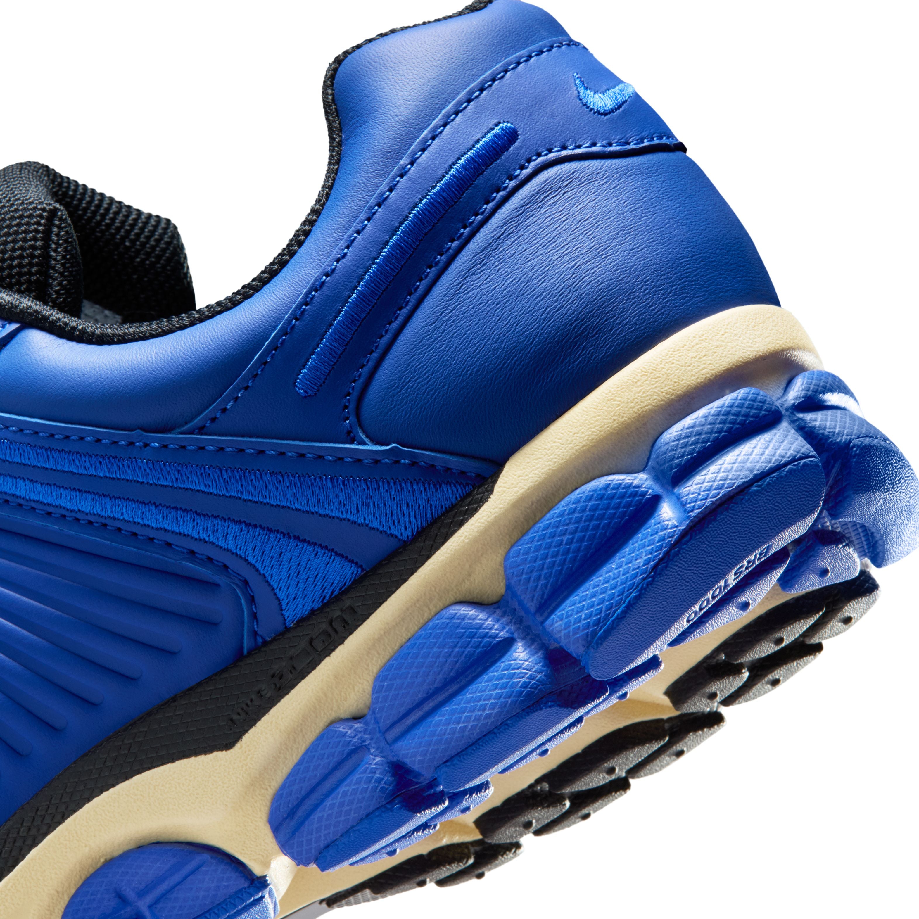 Zoom Vomero 5 QS 'Swoooshless'