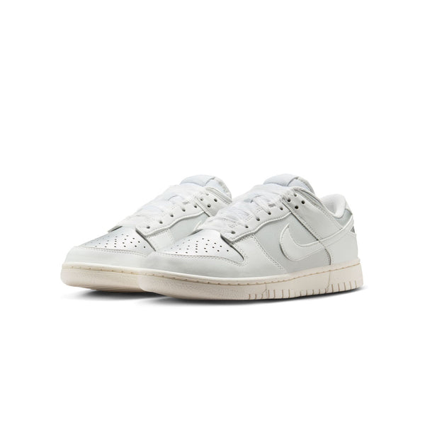 Wmns Dunk Low Next Nature 'Metallic Platinum'