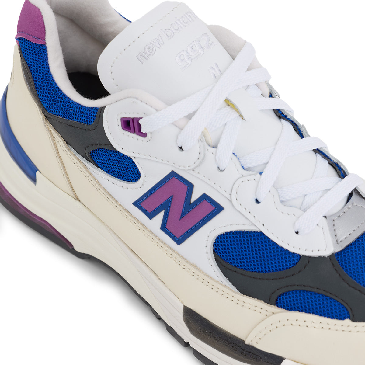 in USA 992 'White Team Royal'
