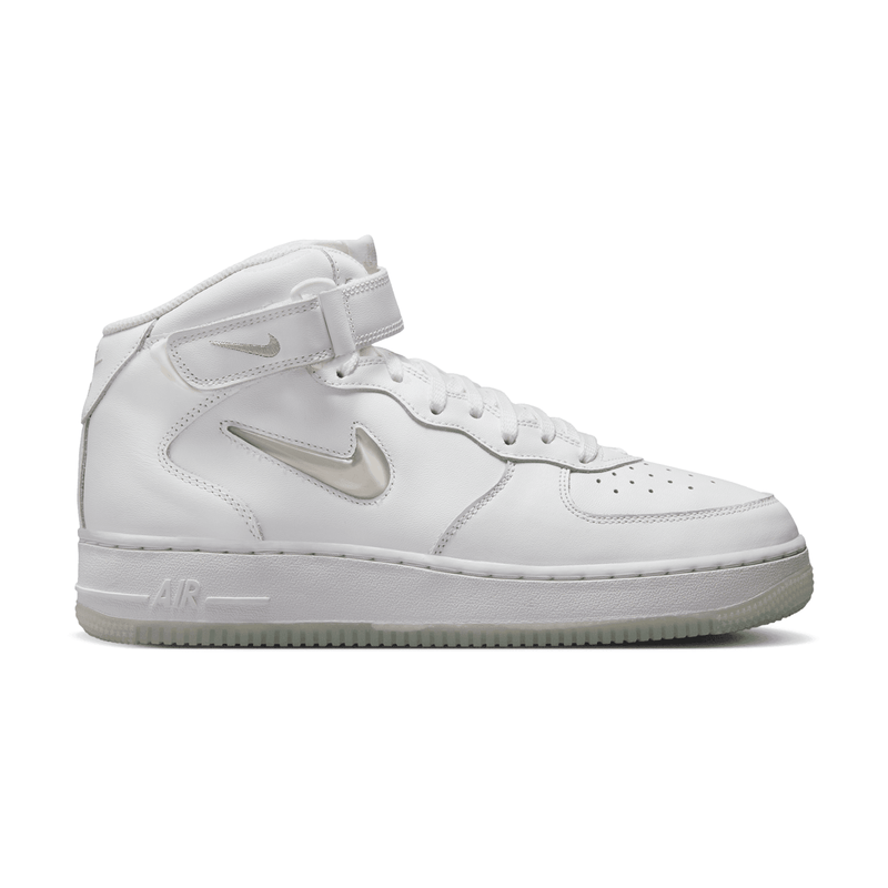 Nike air force 1 2025 black and white mid