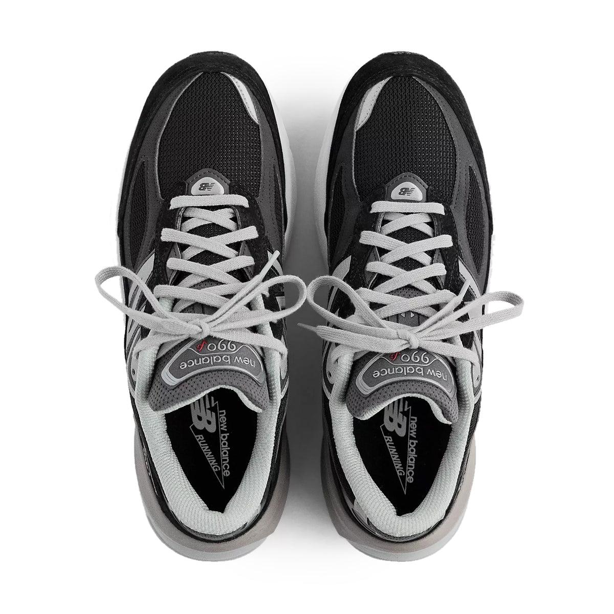 In USA 990v6 'Black White'